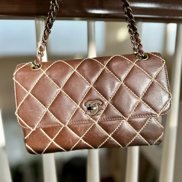 Chanel bags under 2000 hotsell